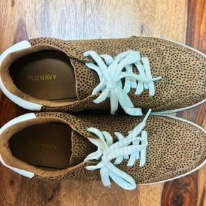 Dalmatia spot tennis shoes